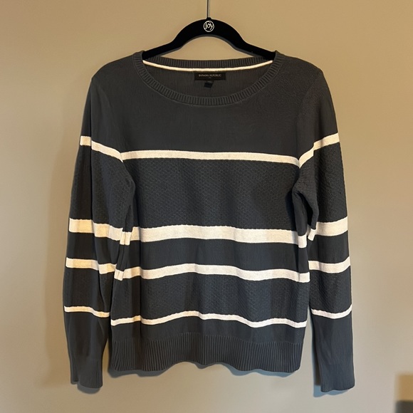 Banana Republic Sweater - Picture 8 of 8